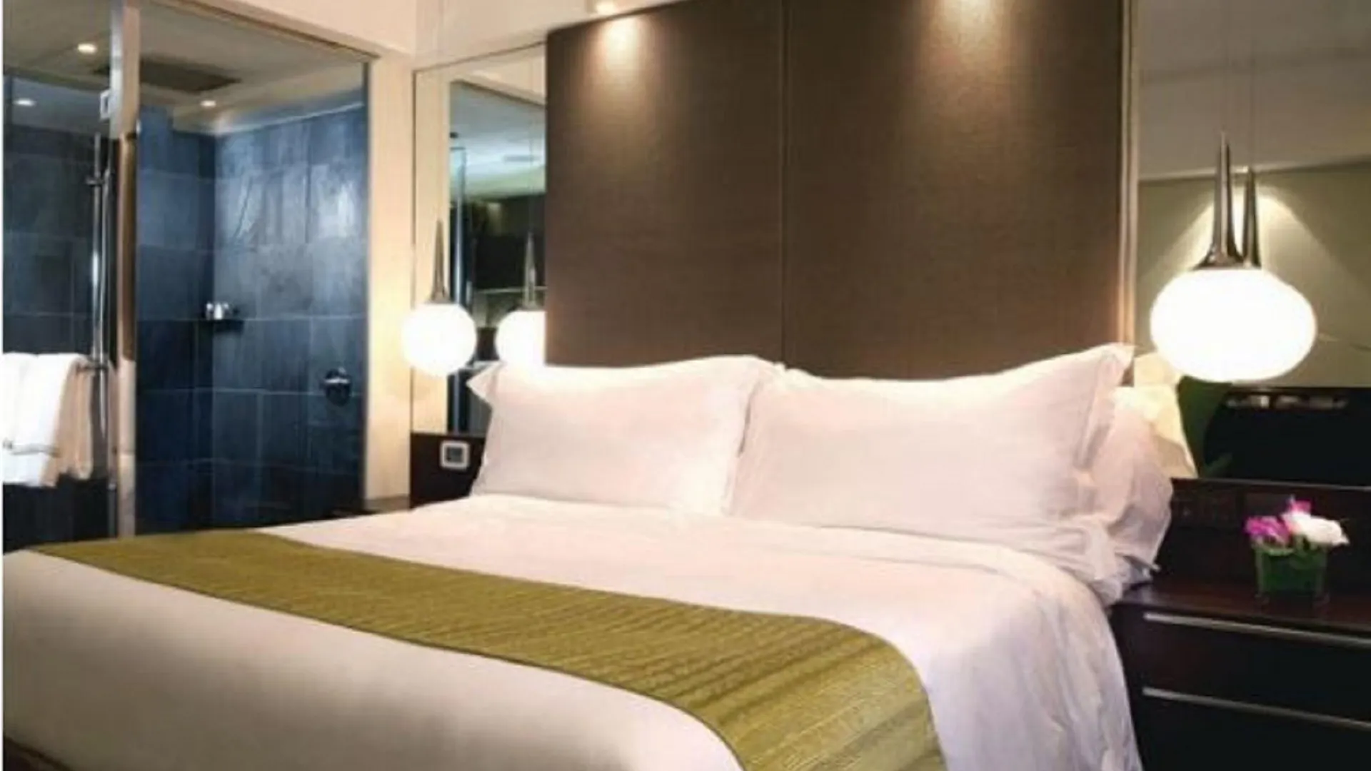 Hotel The Mira Hong Kong 5*,