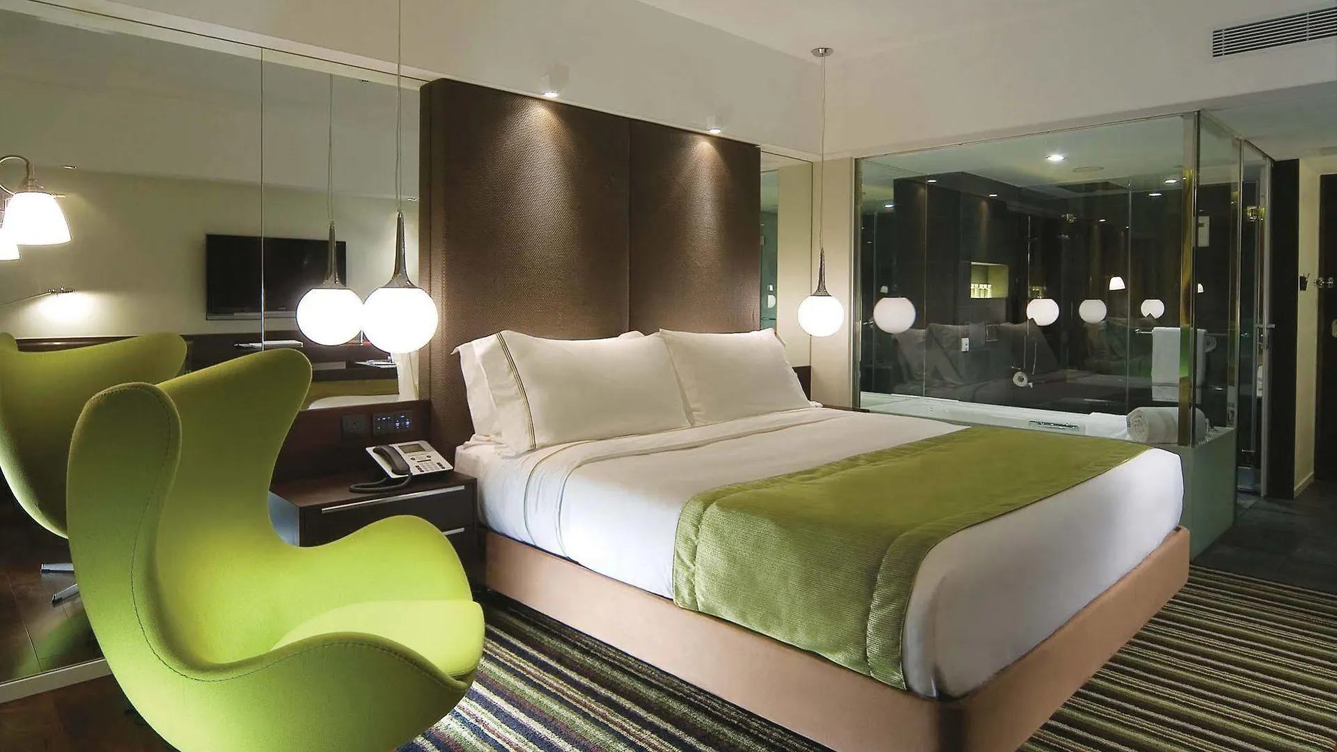 Hotel The Mira Hong Kong 5*,