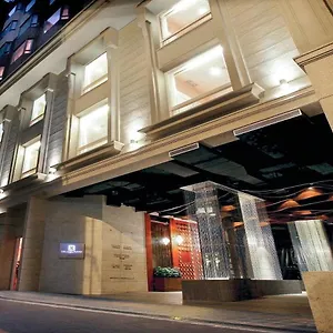 4* מלון The Luxe Manor