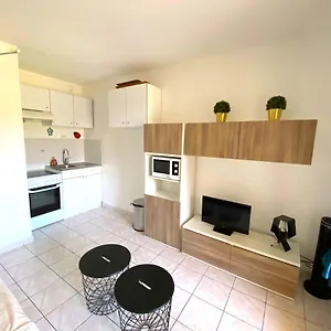 https://appart-4-pers-dans-residence-avec-piscine-a-10-min-de-la-plage.fr-provencehotel.com
