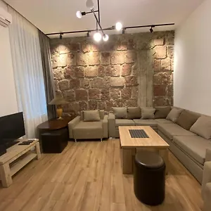 https://nice-loft-on-uznadze-street.alltbilisihotels.com