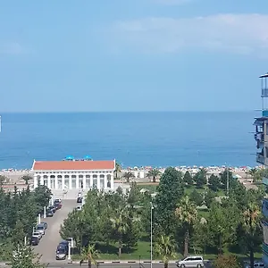 https://apartment-on-khimshiashvili-11a.batumihotels.net